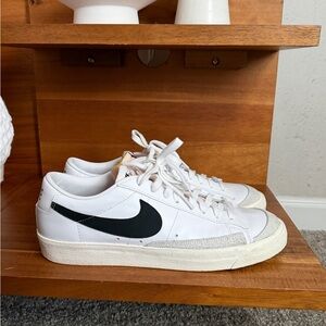 BLAZER LOW '77 VINTAGE
"WHITE / BLACK"